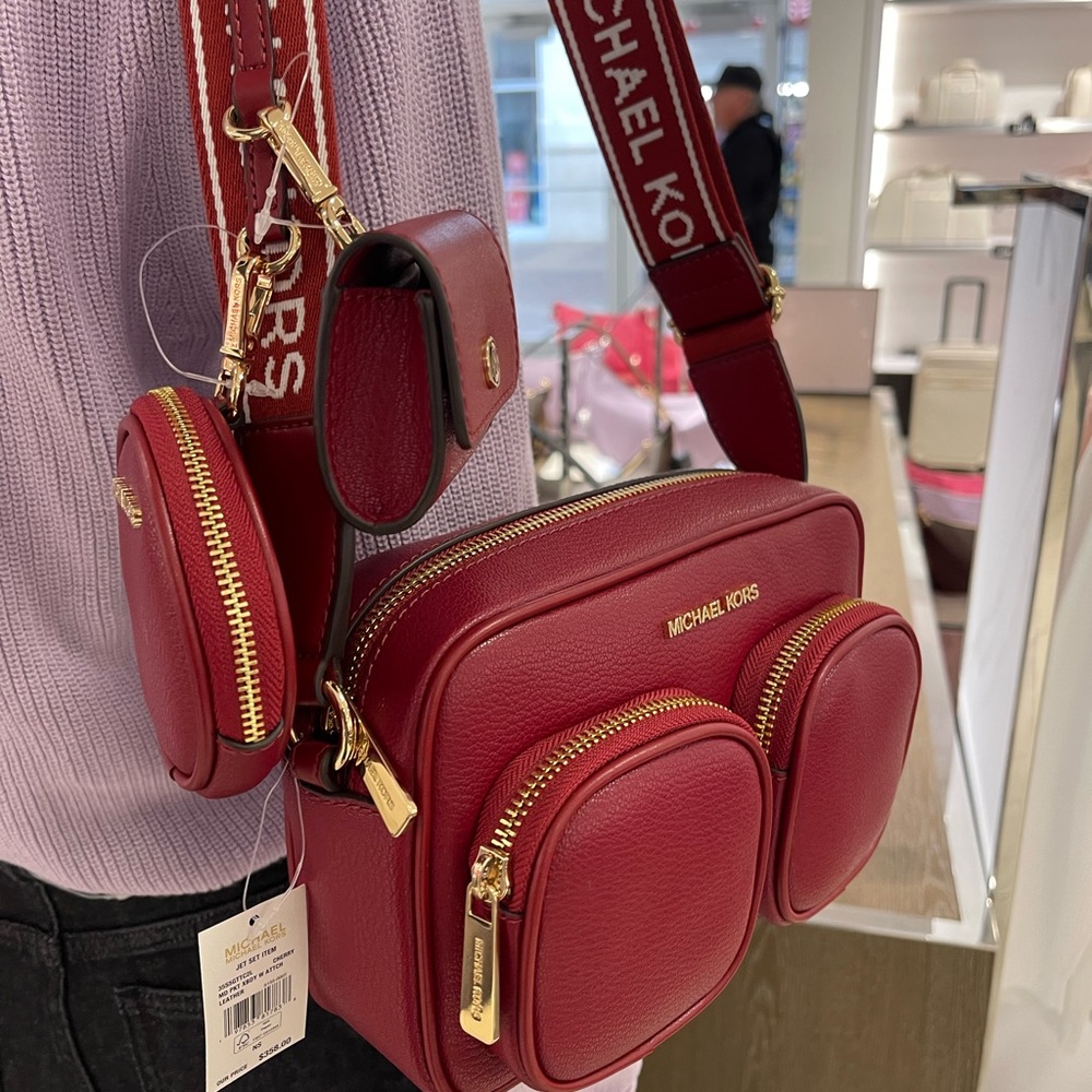 Michael Kors Jet Set Md Leather Crossbody Bag Case for Apple Airpods Pro®
Cherry - Picture 6 of 16